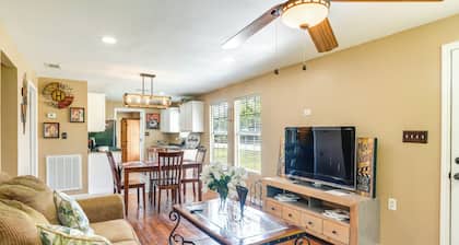 Pet-friendly Victoria Home - Kayak, Fish & Golf!