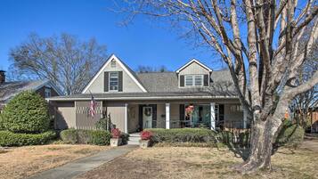 House (5 Bedrooms) | Interior