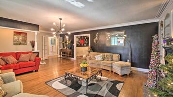 House (5 Bedrooms) | Interior