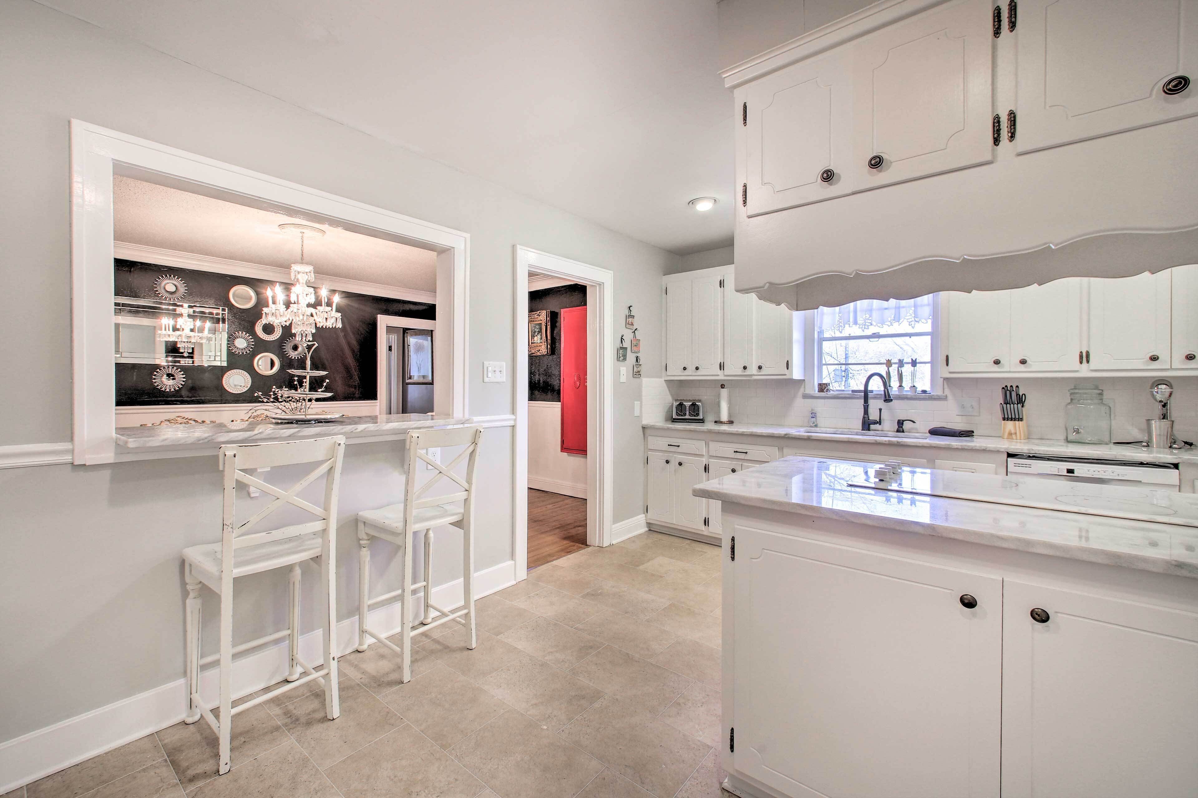 House (5 Bedrooms) | Interior