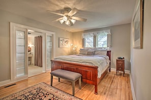 House (5 Bedrooms) | Interior - Hot Springs Home: Walk to Oaklawn! (Hot Springs)