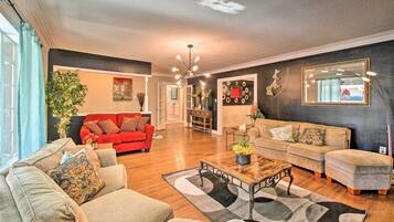 House (5 Bedrooms) | Interior