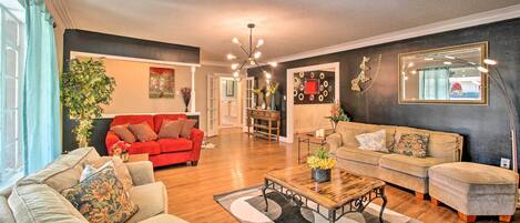 House (5 Bedrooms) | Interior