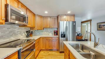 House (4 Bedrooms) | Interior