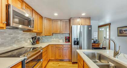2 Mi to Downtown: Home w/ Hot Tub in Estes Park!