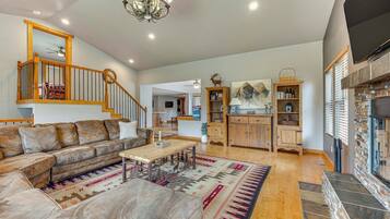 House (4 Bedrooms) | Front of property