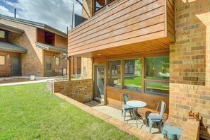 Apartment (1 Bedroom) | Outdoor dining - Eagle-vail Hideaway w/ Golf, Ski, and More! (Avon)