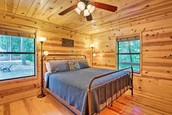 2 bedrooms, bed sheets