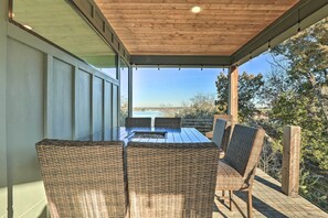 House (2 Bedrooms) | Interior - Modern 'lakeview Hilltop Retreat' w/ Game Garage! (Granbury)