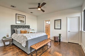 House (2 Bedrooms) | Interior - Modern 'lakeview Hilltop Retreat' w/ Game Garage! (Granbury)