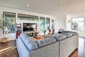 House (2 Bedrooms) | Interior - Modern 'lakeview Hilltop Retreat' w/ Game Garage! (Granbury)