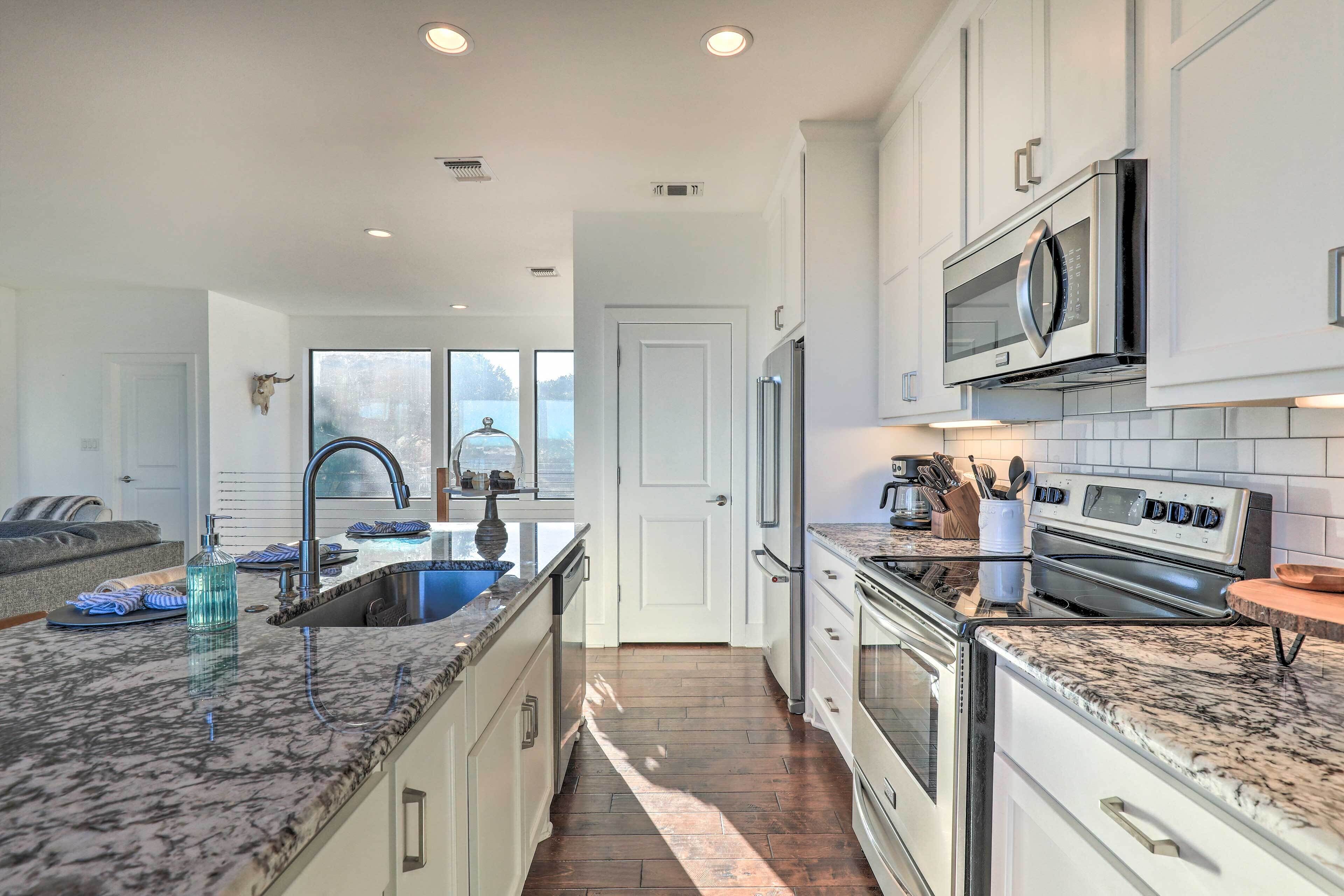 Modern 'lakeview Hilltop Retreat' w/ Game Garage!