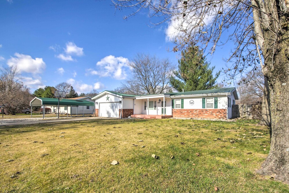 Dog-friendly Illinois Home w/ Private Yard!