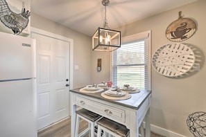 Cottage (2 Bedrooms) | Interior - Hodgen Cottage on 650 Acres, Cozy & Scenic (Hodgen)