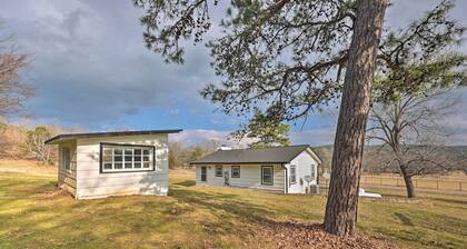 Hodgen Cottage on 650 Acres, Cozy & Scenic