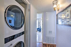 Interior - Vibrant Seabrook Condo w/ Waterfront Pool! (Seabrook)