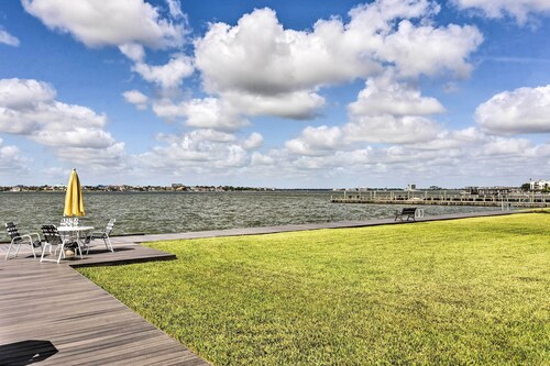 Vibrant Seabrook Condo w/ Waterfront Pool!