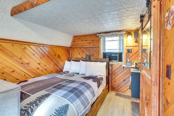 Interior - Tiny Cabin w/ Outdoor Dining Area - Near Keystone! (Hermosa)