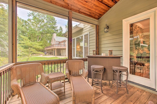 Cottage (6 Bedrooms) | Interior - Townville Lakefront Cottage w/ Private Dock! (Townville)