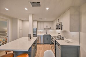 Apartment (2 Bedrooms) | Interior - Luxe Naples Escape: Walk to Beach & Downtown! (Naples)