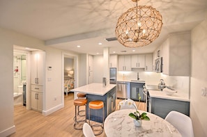 Apartment (2 Bedrooms) | Interior - Luxe Naples Escape: Walk to Beach & Downtown! (Naples)