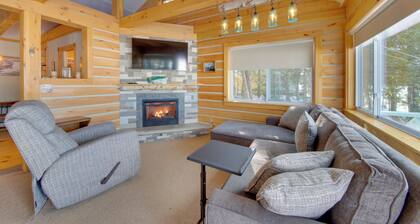 Palmyra Cottage w/ Deck on Whites Pond!