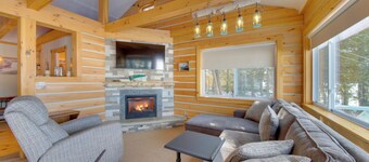 Palmyra Cottage w/ Deck on Whites Pond!