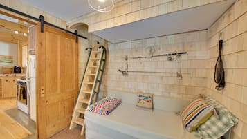 Cottage (3 Bedrooms) | Interior