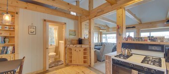 Palmyra Cottage w/ Deck on Whites Pond!