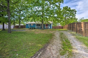 Cottage (2 Bedrooms) | Interior - Table Rock Lake Retreat < 1 Mi to Boat Launch (Golden)