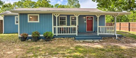 Cottage (2 Bedrooms) | Front of property