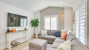 Apartment (2 Bedrooms) | Front of property