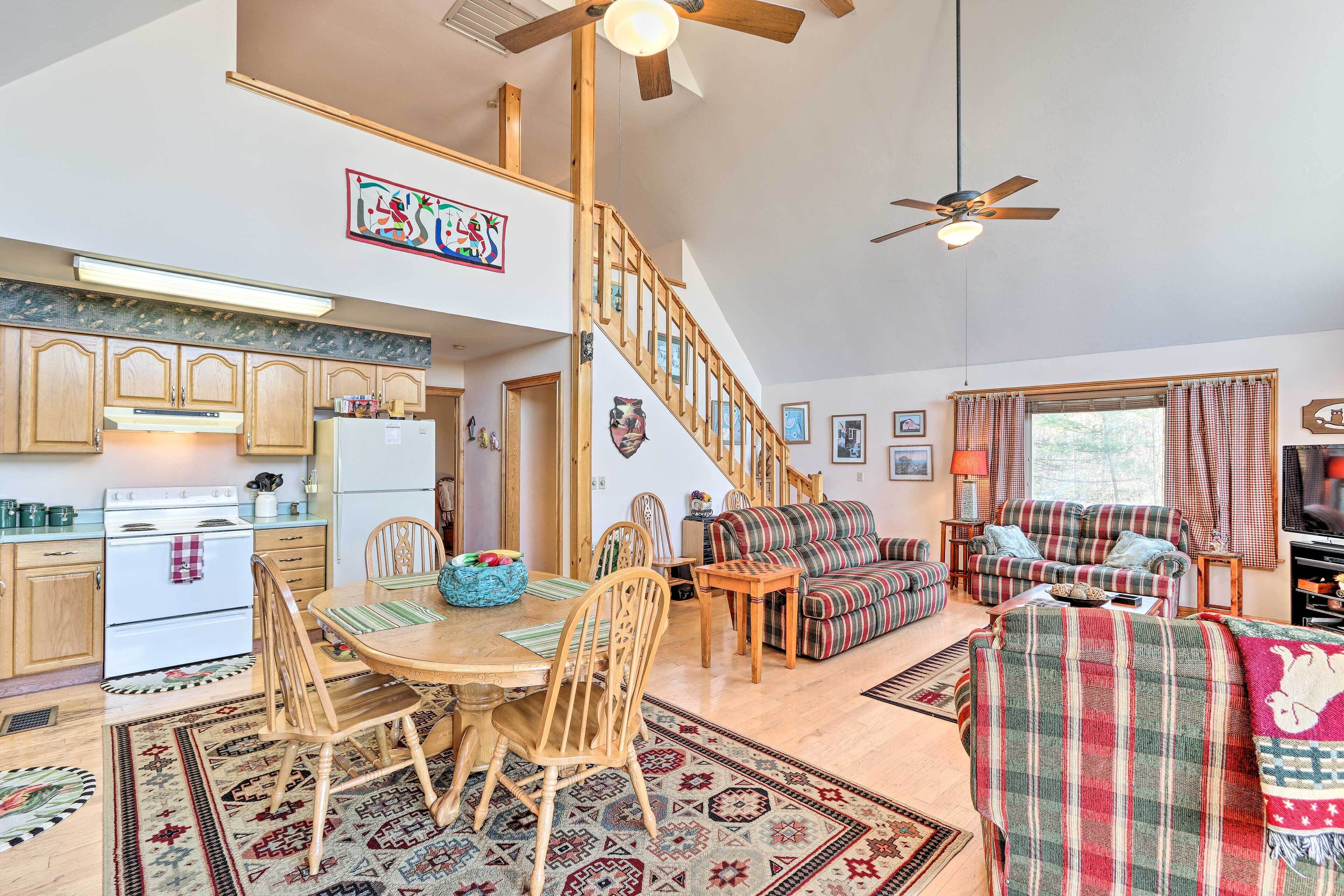 Murphy Cabin w/ Fireplace Near Nat'l Forest!