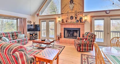Family-friendly Murphy Cabin w/ Deck & Fire Pit!