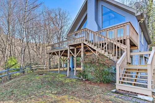 Family-friendly Murphy Cabin w/ Deck & Fire Pit!