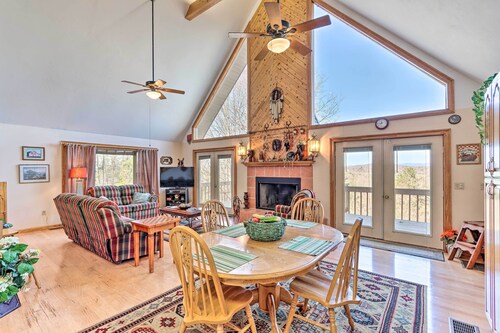 Murphy Cabin w/ Deck and Stunning Mountain Views