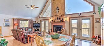Murphy Cabin w/ Deck and Stunning Mountain Views