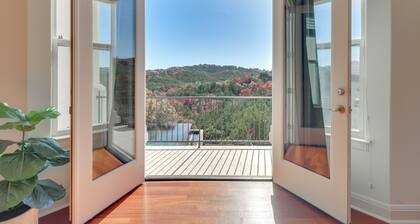 Chic Villa w/ Infinity Pool: 10 Mi to Downtown!