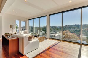 Talo (5 Bedrooms) | Sisätilat