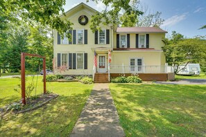 House (Multiple Bedrooms) | Interior - Spacious Victorian Home 1/4 Mi to Holiday Valley! (Ellicottville)