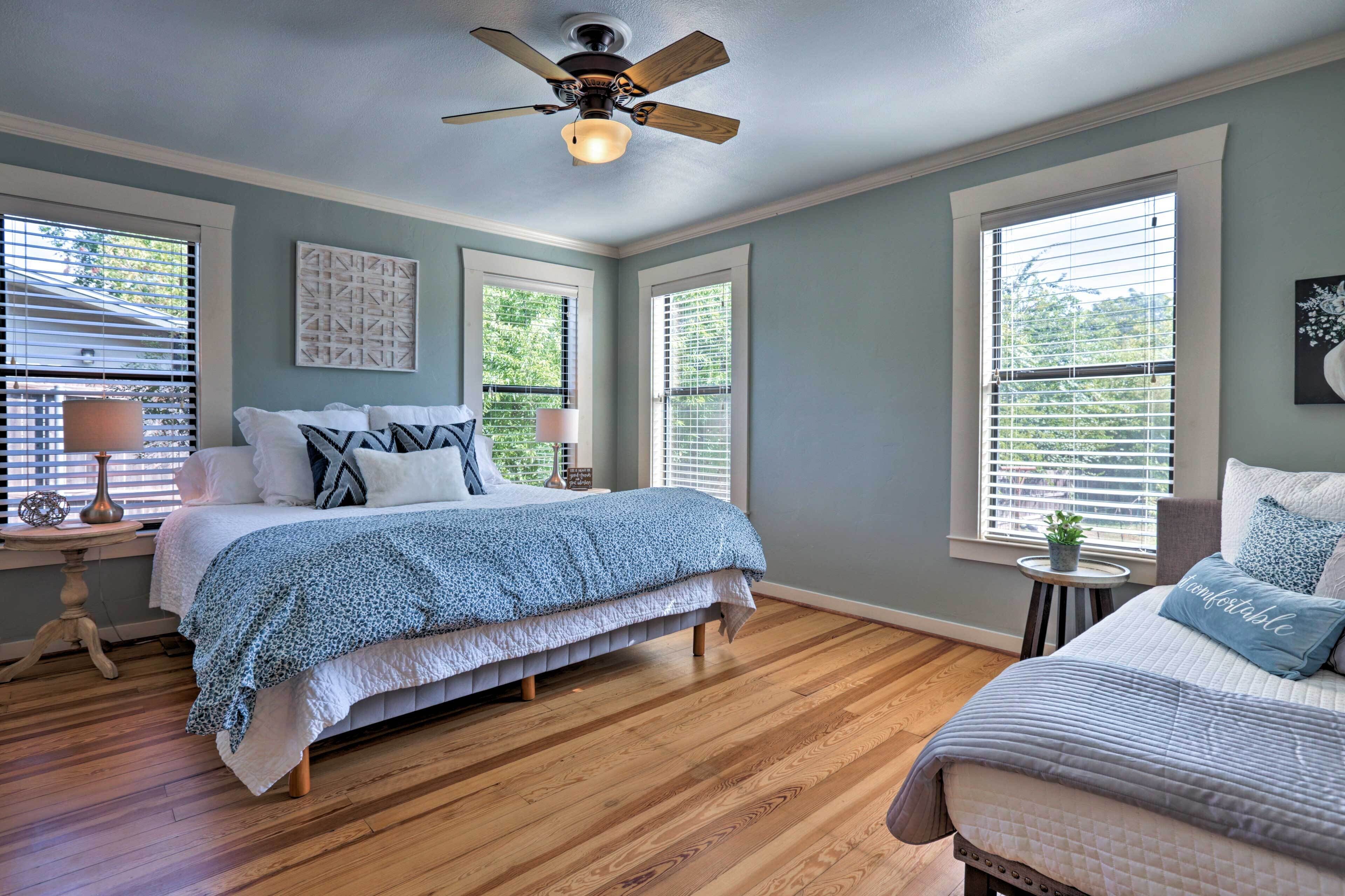 Fredericksburg Cottage w/ Grill - Walk to Main St!