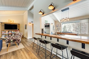 Apartment (4 Bedrooms) | Interior - Modern Mountain Escape on Golf Course w/ Hot Tub! (Avon)