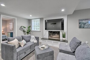 電視、乒乓球設施、書籍