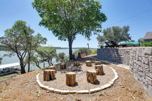Spacious Palo Pinto Home: Private Dock & Pool