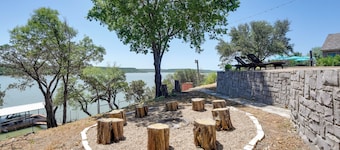 Spacious Palo Pinto Home: Private Dock & Pool