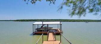 Spacious Palo Pinto Home: Private Dock & Pool