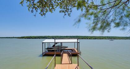 Spacious Palo Pinto Home: Private Dock & Pool