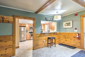 House (6 Bedrooms) | Interior