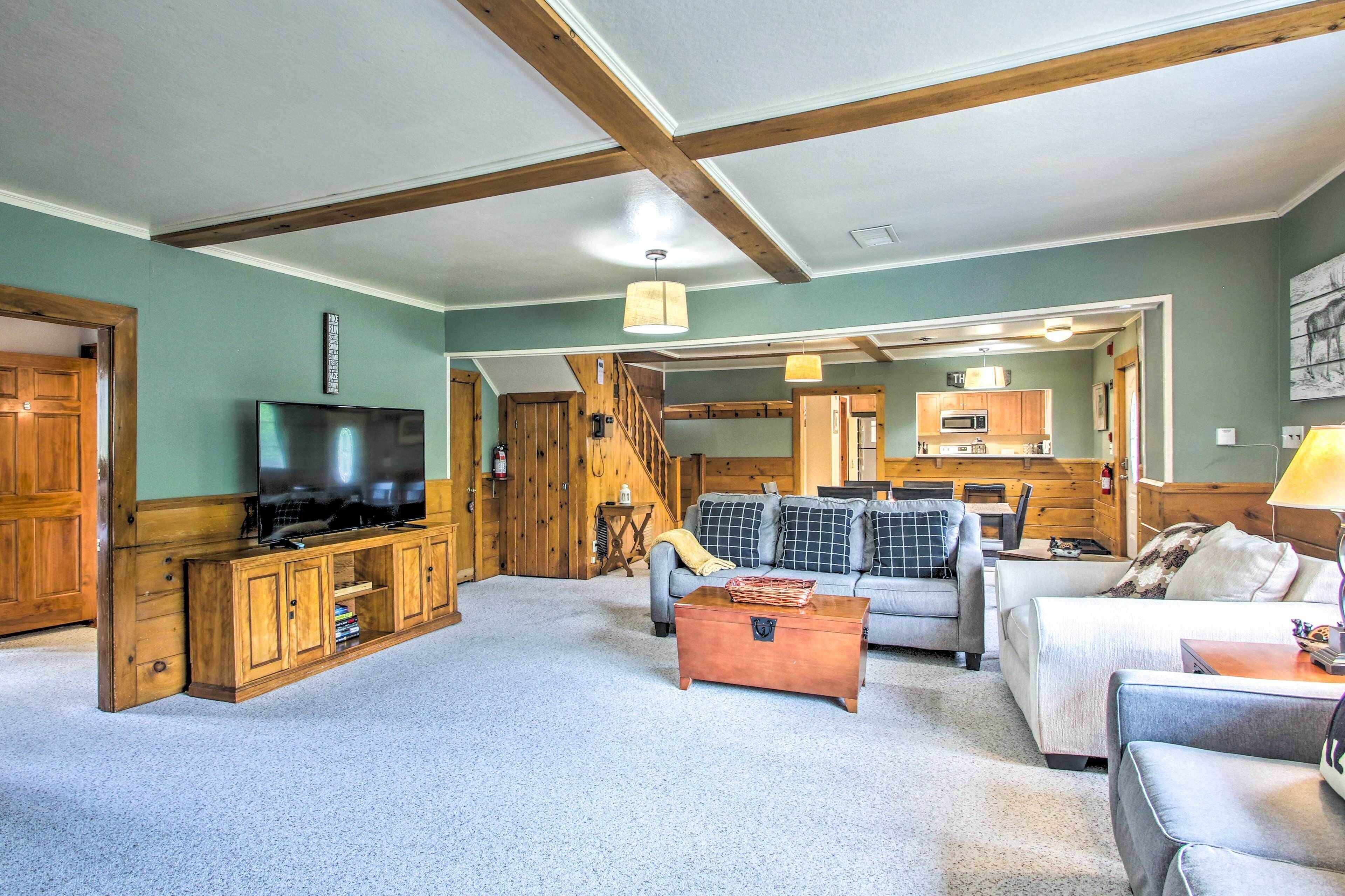 Beautiful Carriage House w/ Central Location!