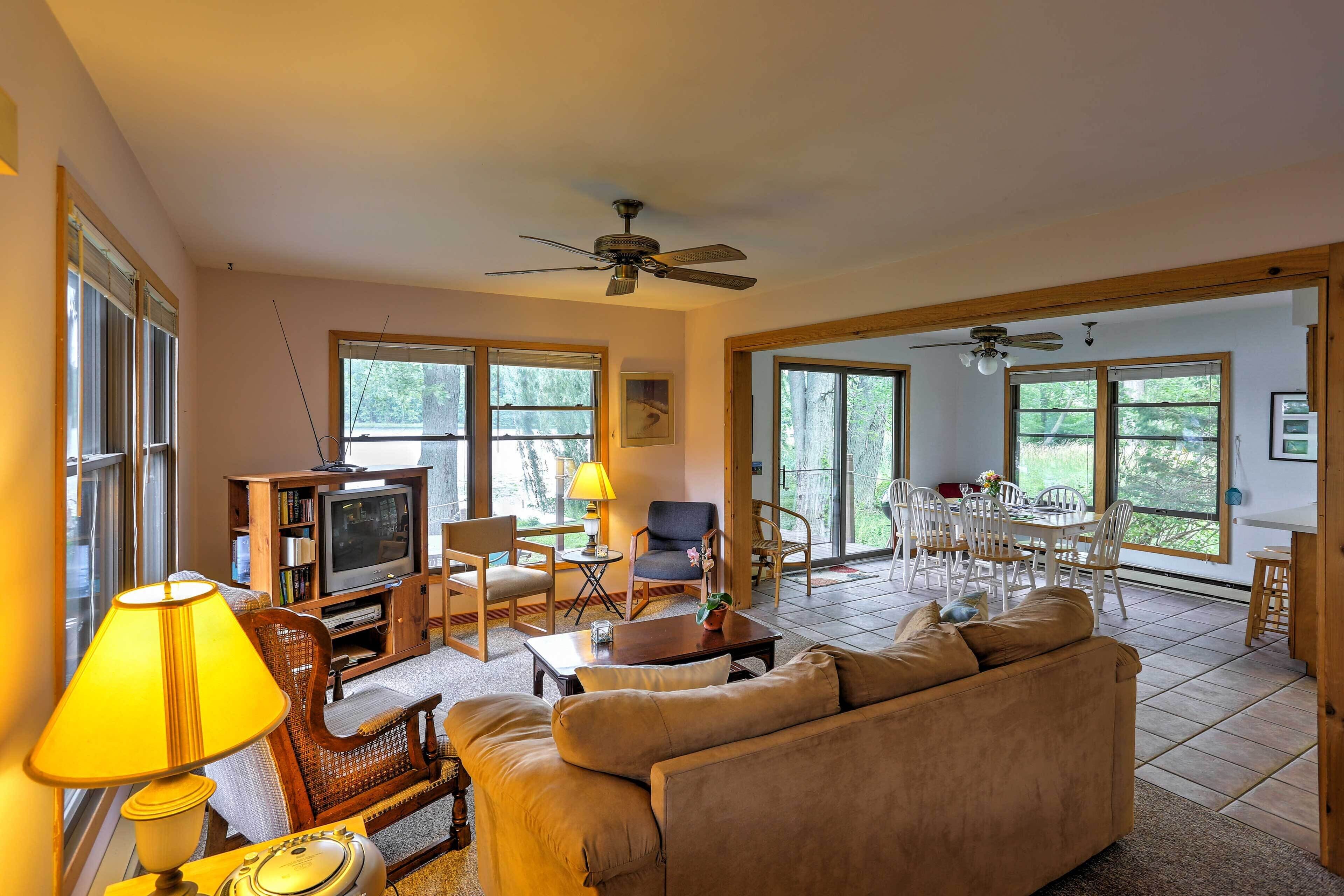 Waterfront Cottage w/ Deck + Dock on Dragon Lake!